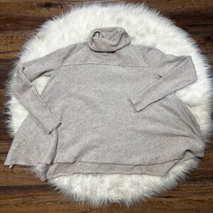 Free People Cream Wool Blend Split Hem Turtleneck Sweater size Women’s small
